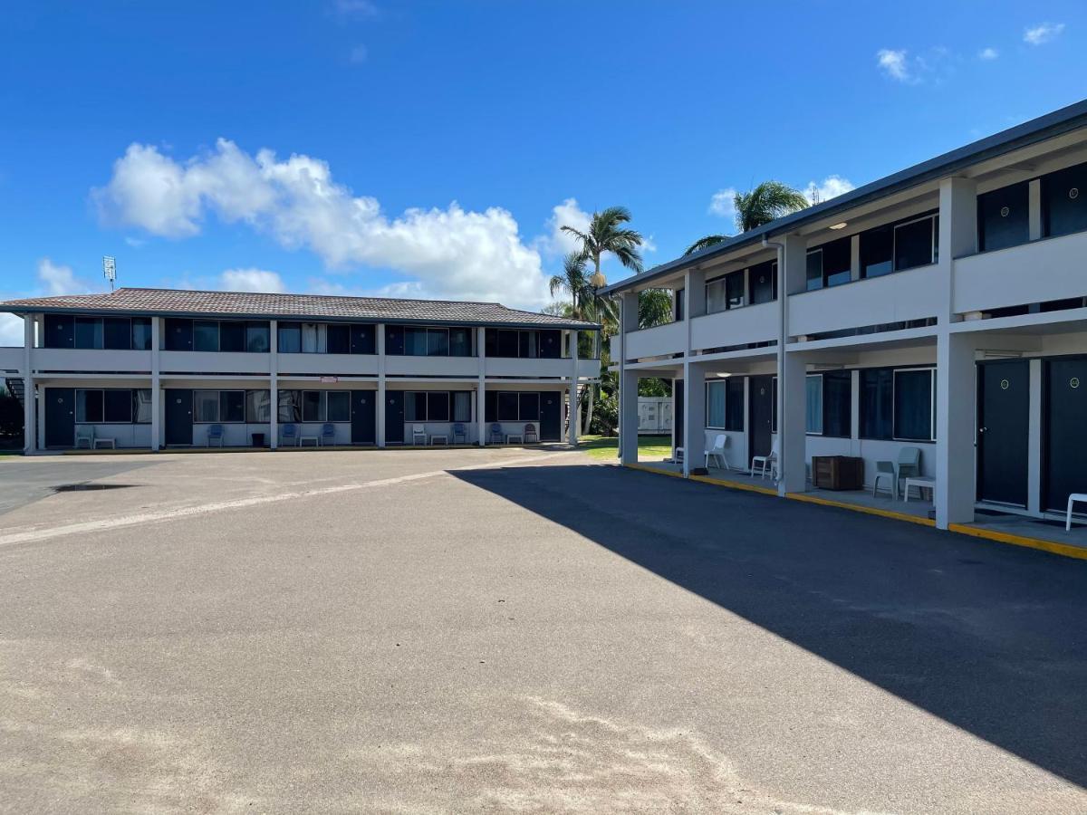 Nightcap At Queens Beach Hotel Bowen Exterior photo